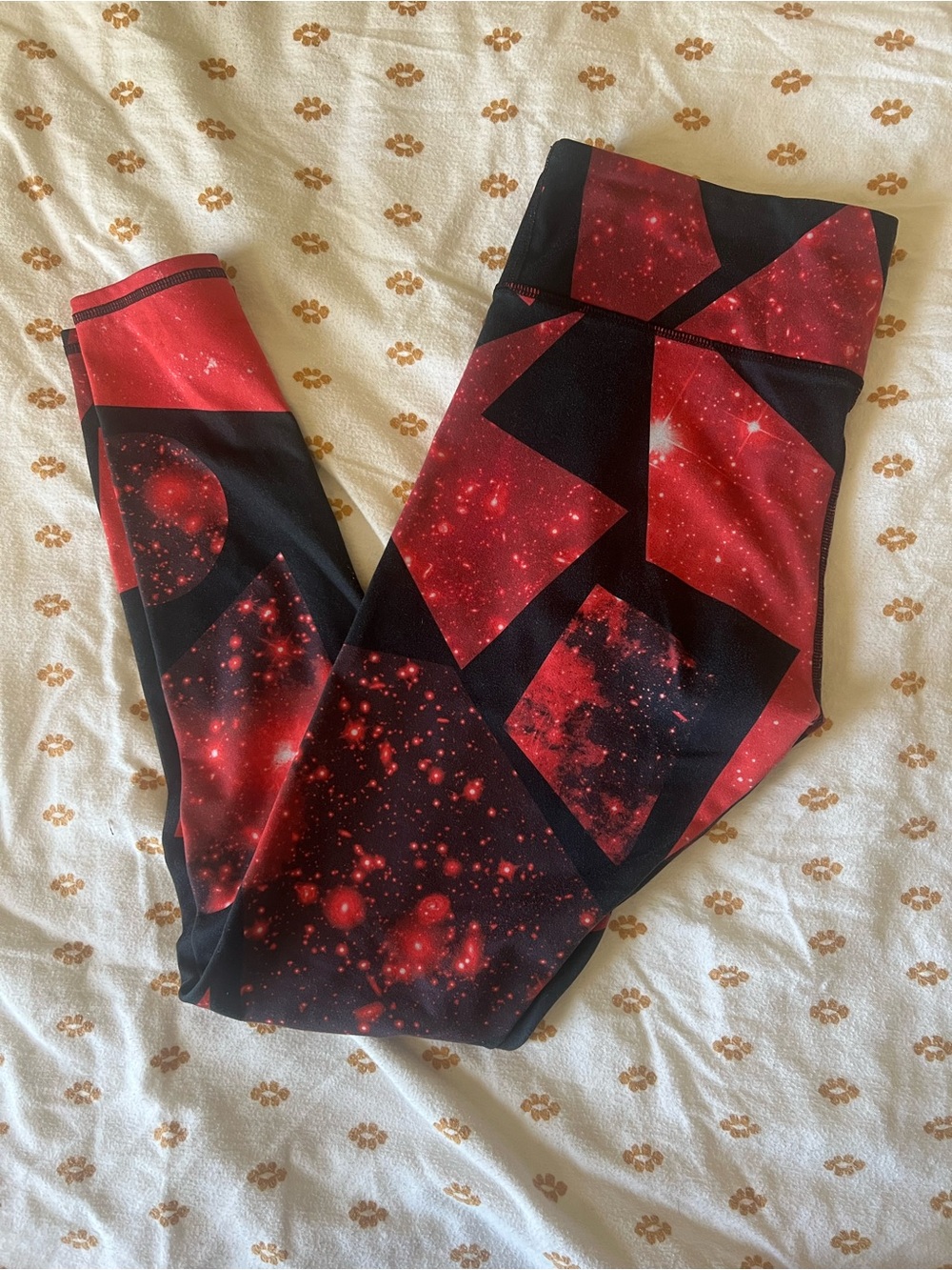 ALO Yoga Red and Black Galaxy Block Print Leggings